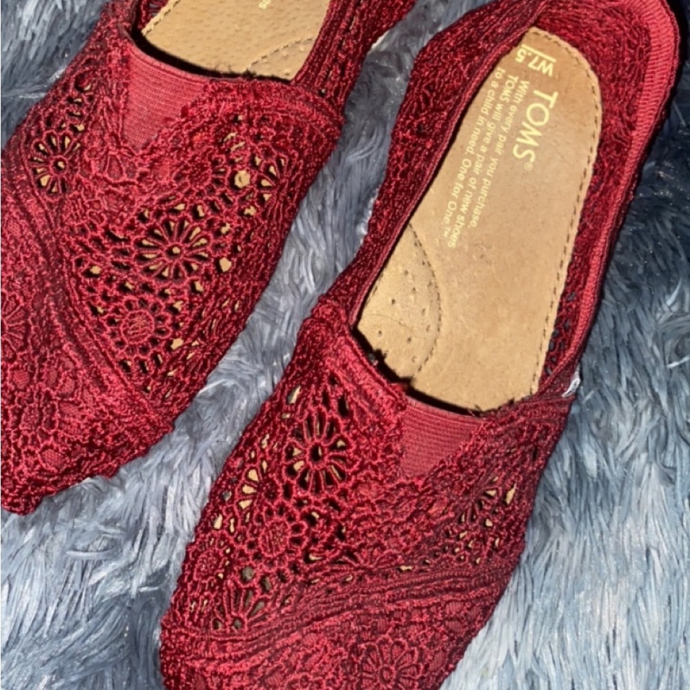 Burgundy toms size 7.5